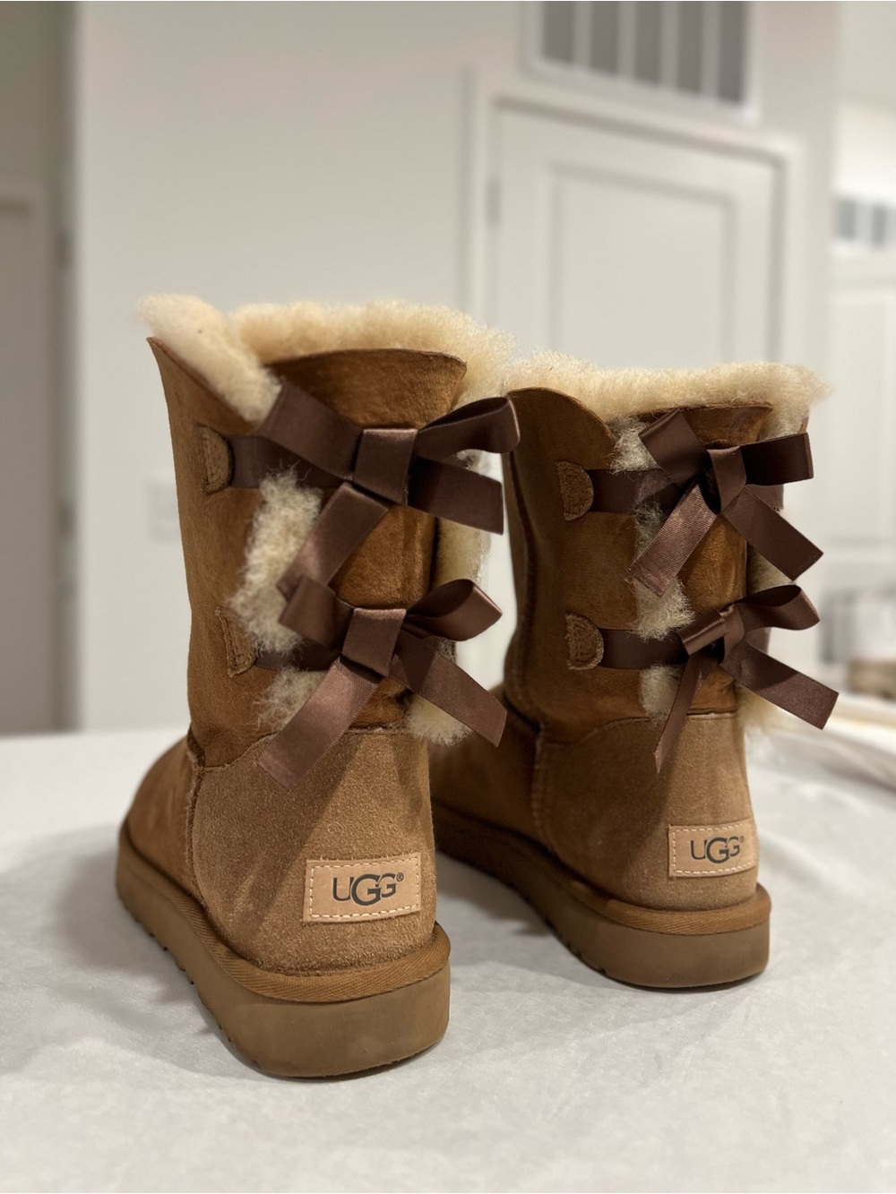 UGG Bailey Bow Tall II Boots Chestnut Suede Sheepskin Size 8